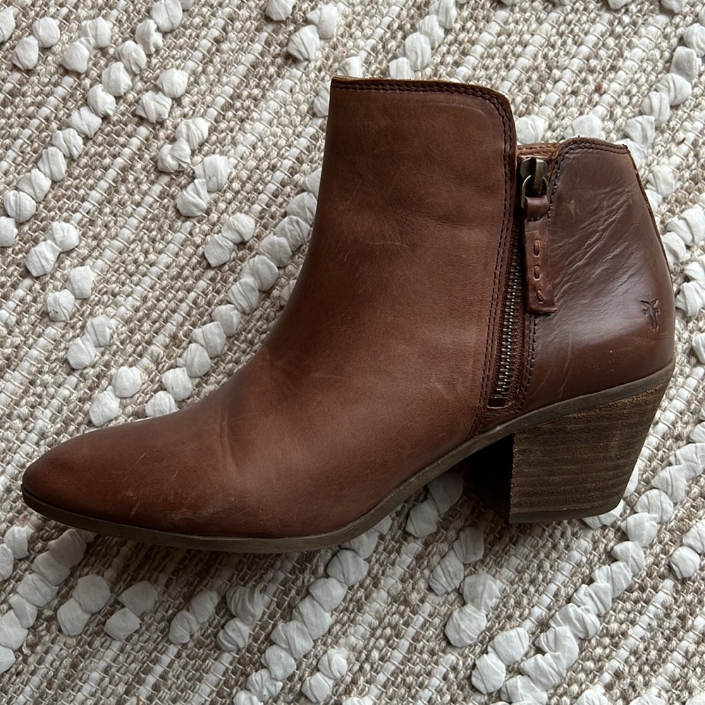 Frye boots. 👢 - Picture 5 of 12